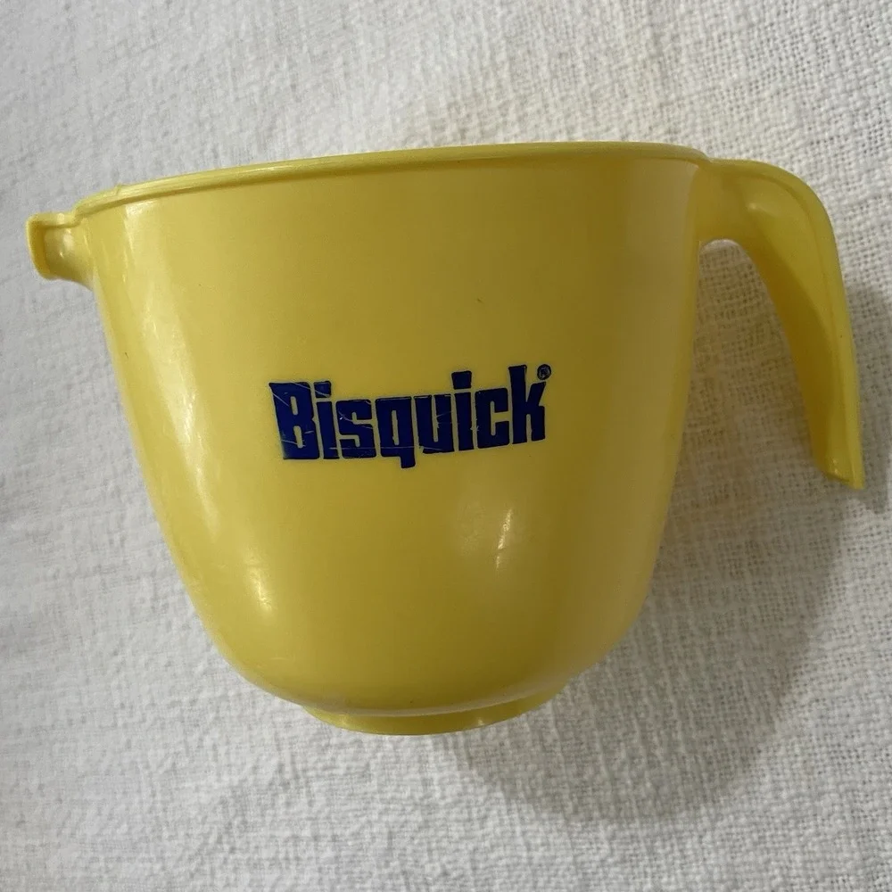 Vintage Bisquick Yellow‎ Plastic Measuring/Mixing Bowl w/ Pour Spout Advertising